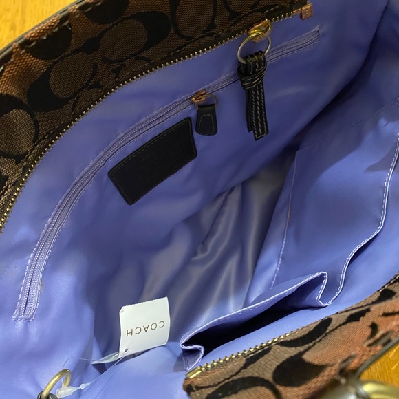 BNWT Coach Signature Tote - Picture 5 of 10